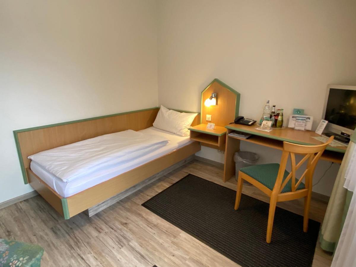 Hotel Garni Am Brunnenplatz Gerolstein Bagian luar foto